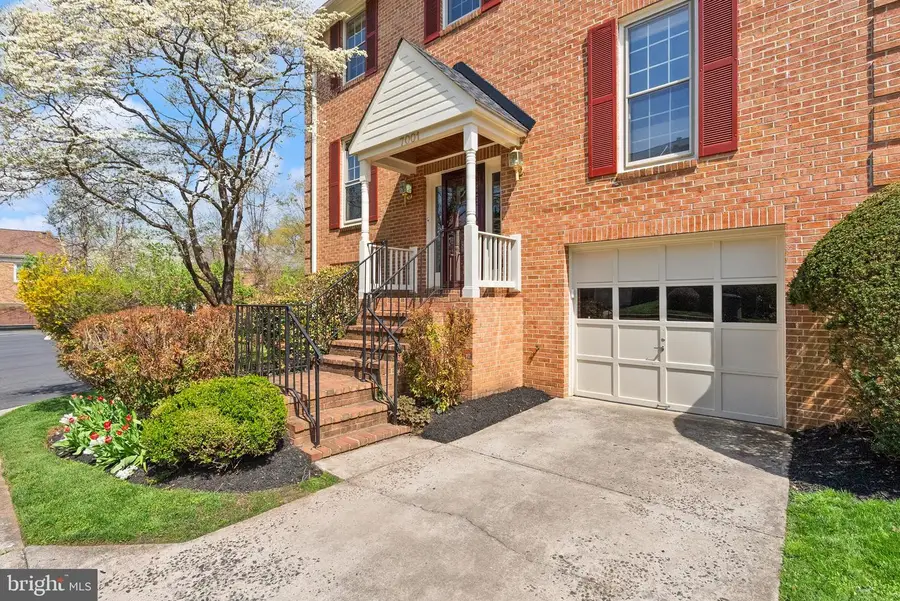 7001 Dunningham Pl #7, McLean, VA 22101 - #2