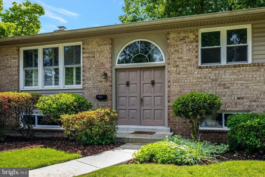 8803 Kenilworth Dr, Springfield, VA 22151 - #2