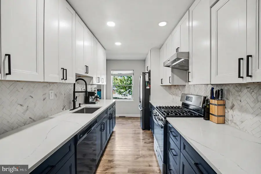 14806 Palmerston Sq, Centreville, VA 20120 - #3
