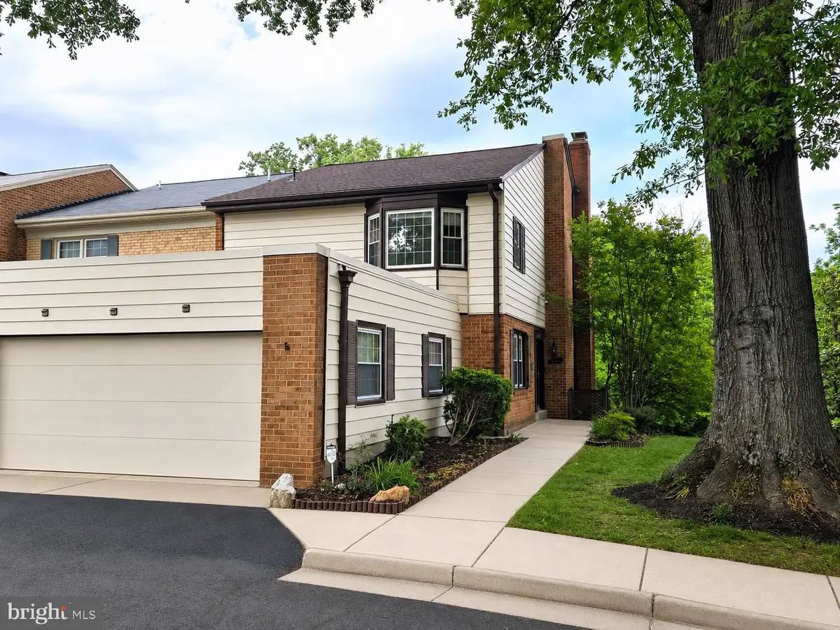 926 Moorefield Creek Rd Sw, Vienna, VA 22180 - #1