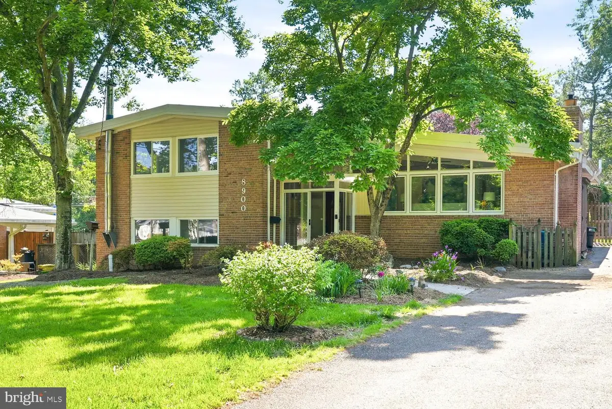 8900 Camfield Dr, Alexandria, VA 22308 - #1