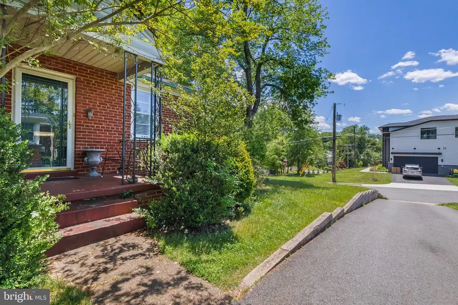6510 Ivy Hill Dr, McLean, VA 22101 - #2