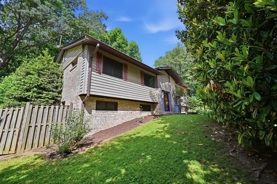 10027 W Constable Ct, Fairfax, VA 22032 - #2