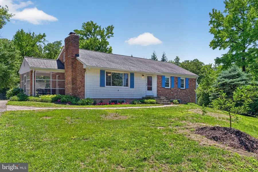 6727 Newington Rd, Lorton, VA 22079 - #2