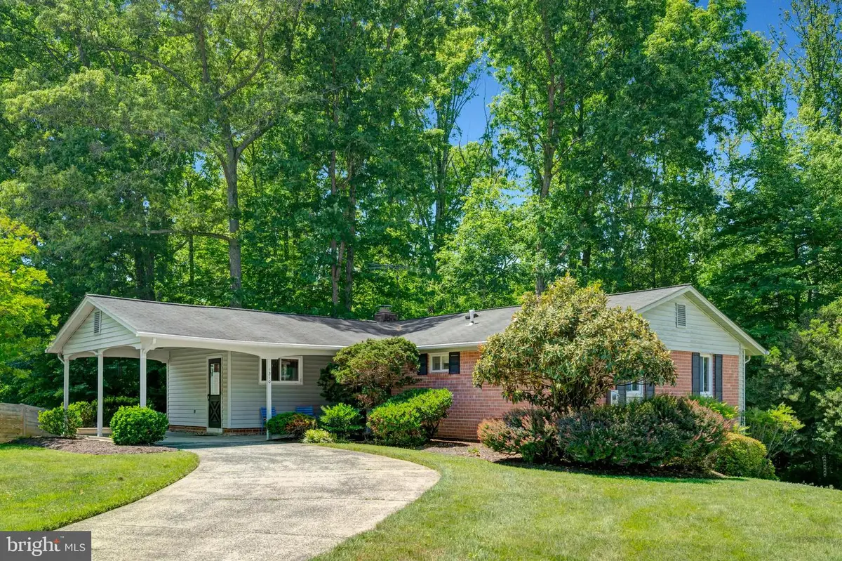 5310 Gainsborough Dr, Fairfax, VA 22032 - #1