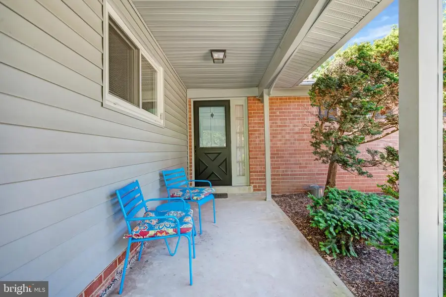 5310 Gainsborough Dr, Fairfax, VA 22032 - #3