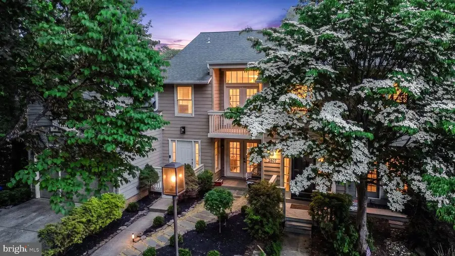 11103 Lake Chapel Ln, Reston, VA 20191 - #2