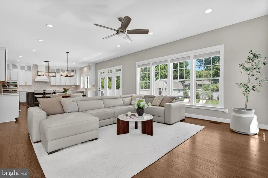 1114 Ware St Sw, Vienna, VA 22180 - #3