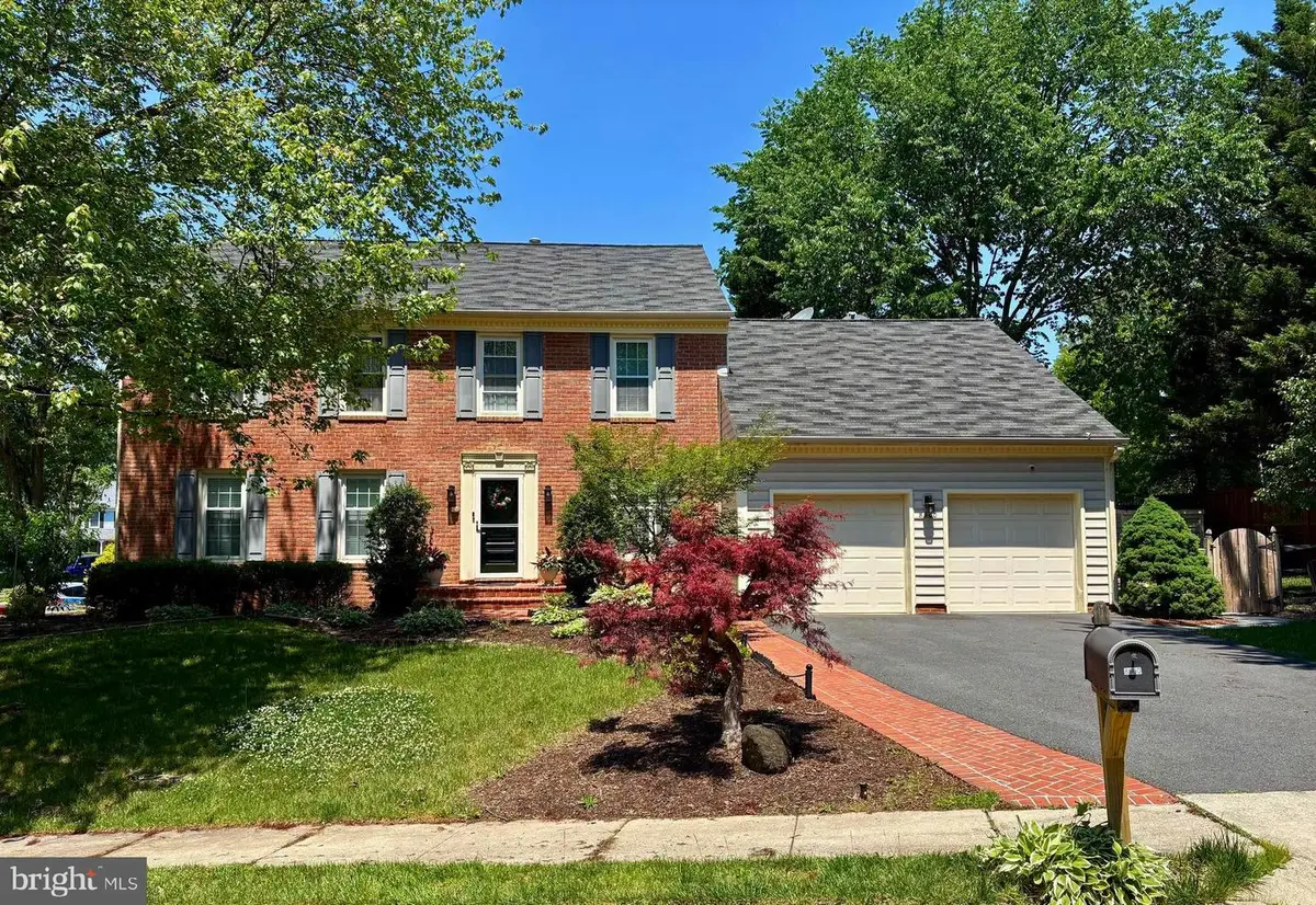 8900 Kenilworth Dr, Burke, VA 22015 - #1
