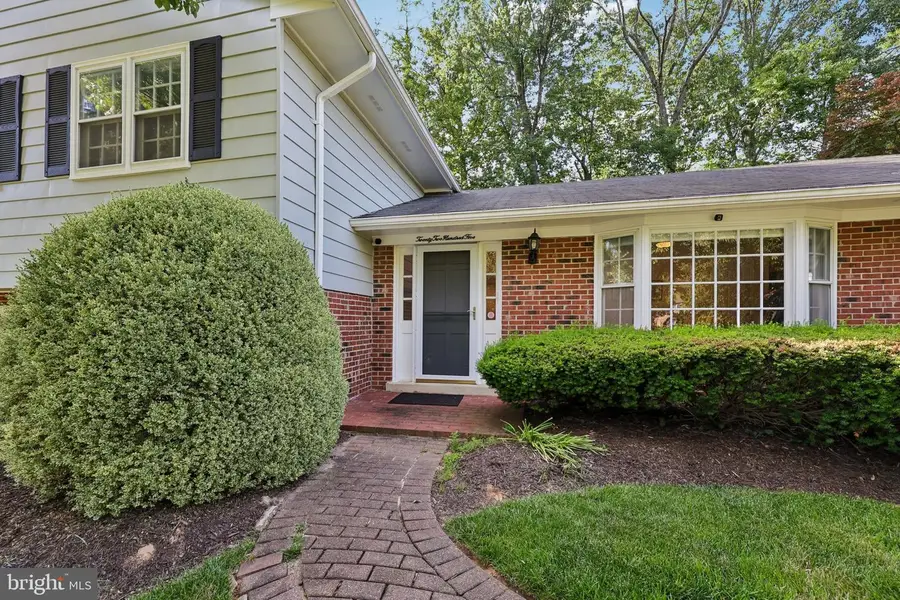 2205 Abbotsford, Vienna, VA 22181 - #2