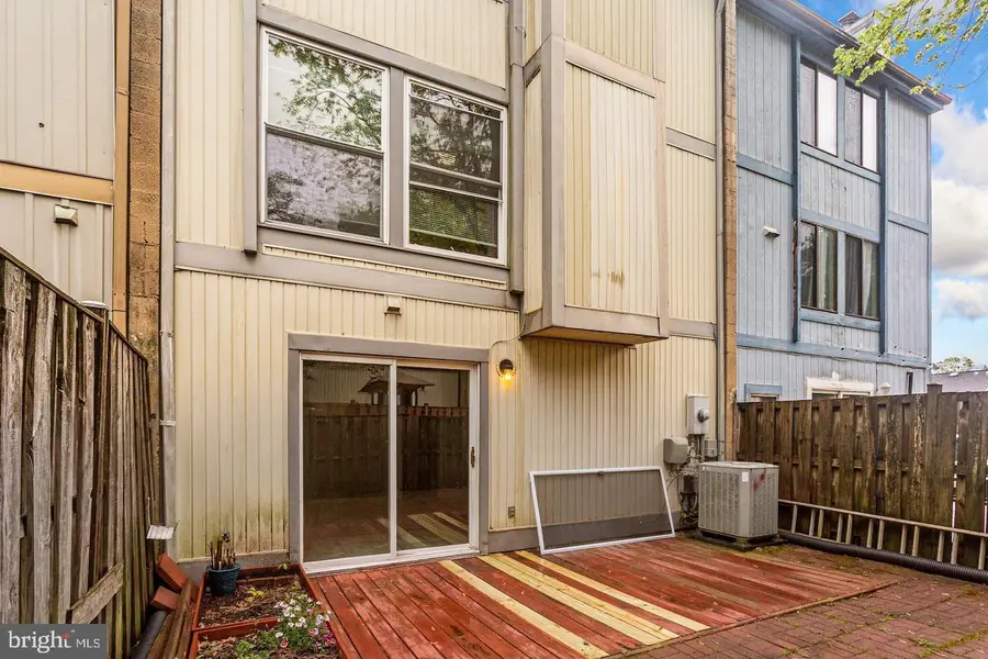 6060 Hollow Knoll Ct, Springfield, VA 22152 - #2