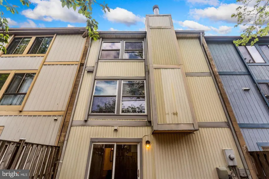 6060 Hollow Knoll Ct, Springfield, VA 22152 - #3