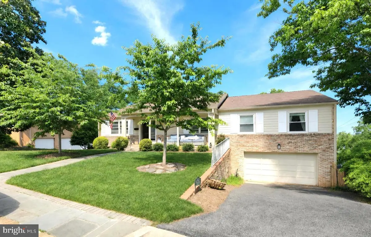 7215 Park Terrace Dr, Alexandria, VA 22307 - #1