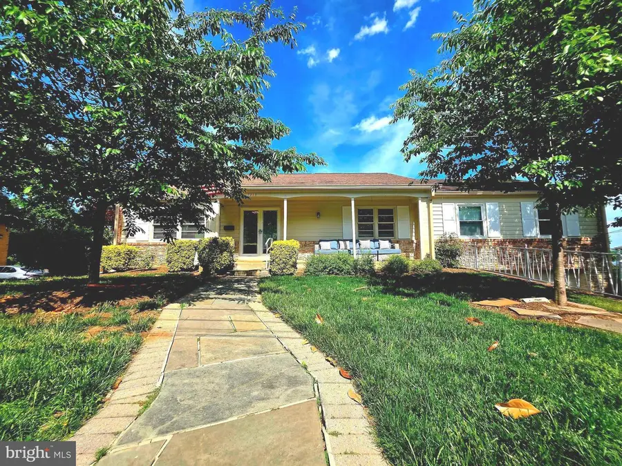 7215 Park Terrace Dr, Alexandria, VA 22307 - #2