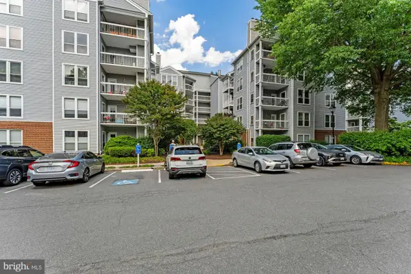 3175 Summit Square Dr #5-c2, OAKTON, VA 22124