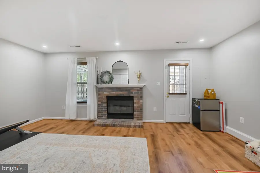 14215 Beddingfield Way, Centreville, VA 20121 - #2
