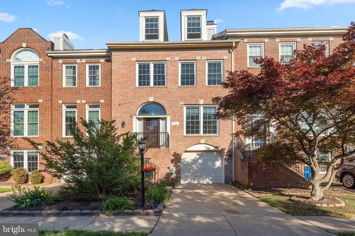 5529 Sully Lake Dr, Centreville, VA 20120 - #1
