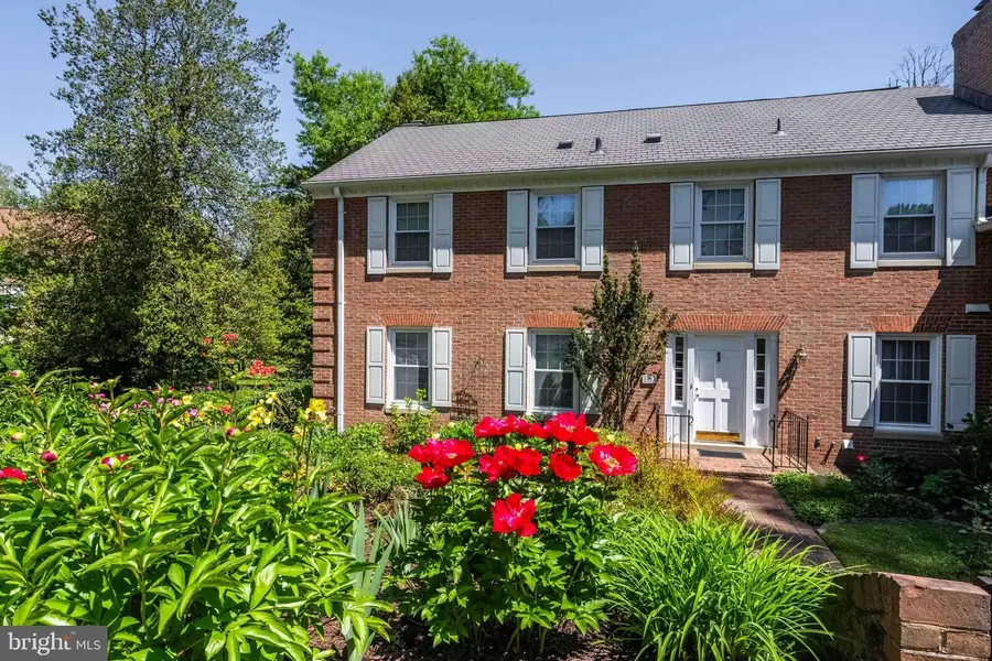 1003 Priory Pl, McLean, VA 22101 - #3