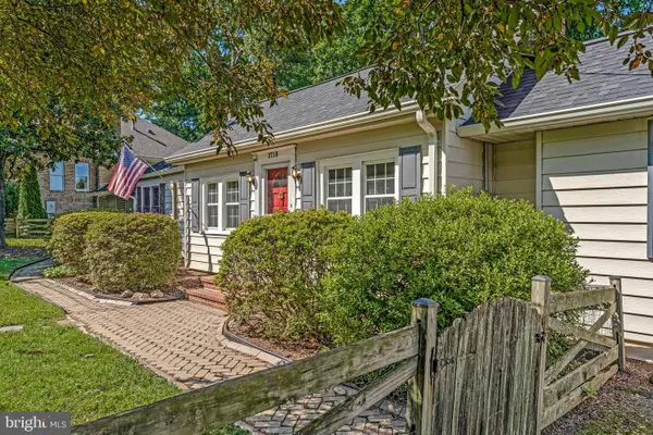 2718 Pioneer Ln, FALLS CHURCH, VA 22043