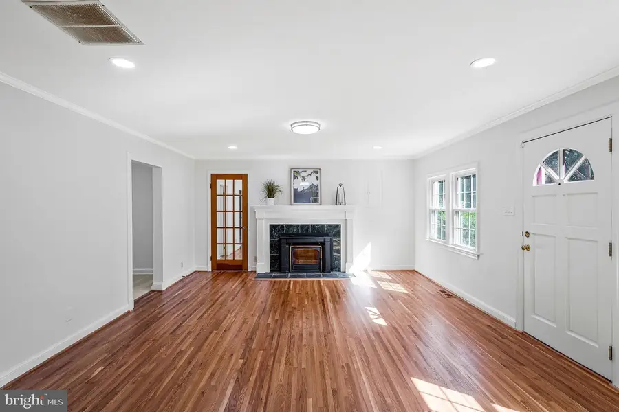 2718 Pioneer Ln, Falls Church, VA 22043 - #3