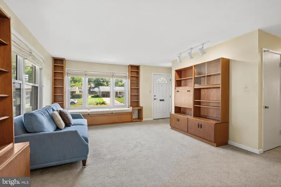 5308 Inverchapel Rd, Springfield, VA 22151 - #3