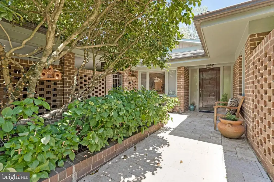 6952 Kyleakin Ct, McLean, VA 22101 - #2