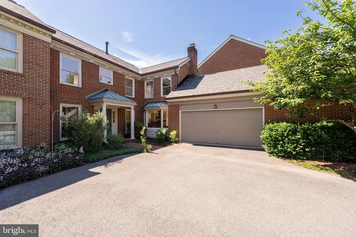 7216 Evans Mill Rd, McLean, VA 22101 - #1