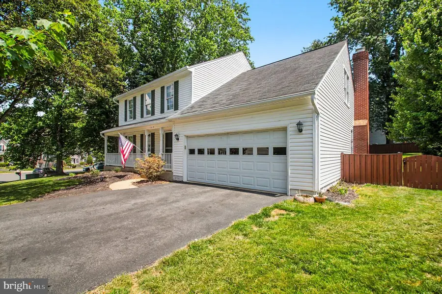 8019 Oak Bridge Ln, Fairfax Station, VA 22039 - #2
