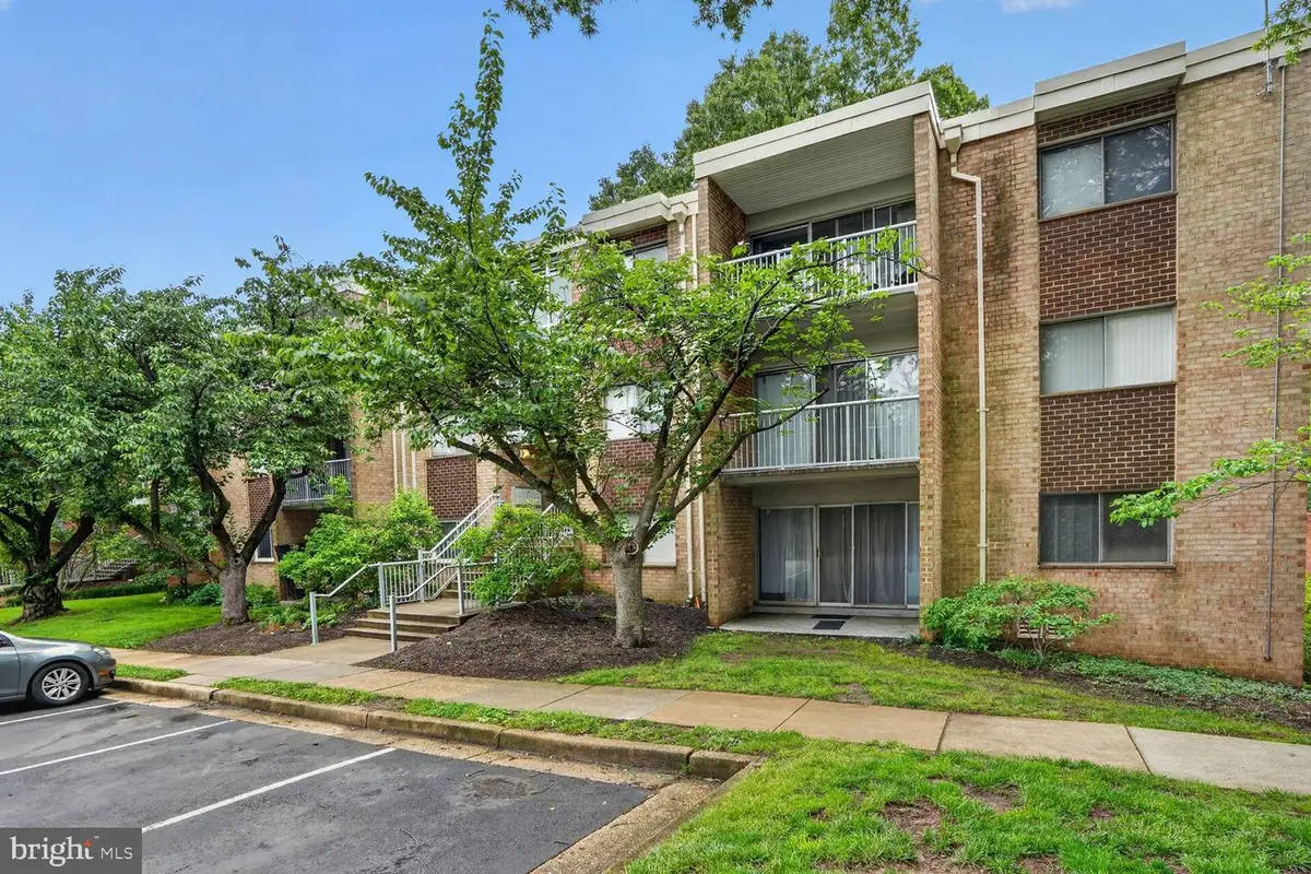 2911 Charing Cross Rd #8, Falls Church, VA 22042 - #1