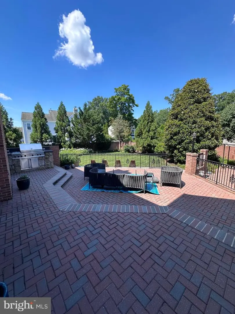 2006 Lord Fairfax Rd, Vienna, VA 22182 - #3
