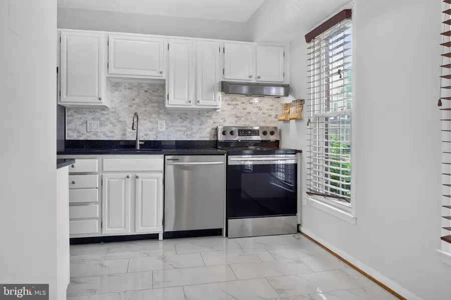 6484 Fenestra Ct, Burke, VA 22015 - #2