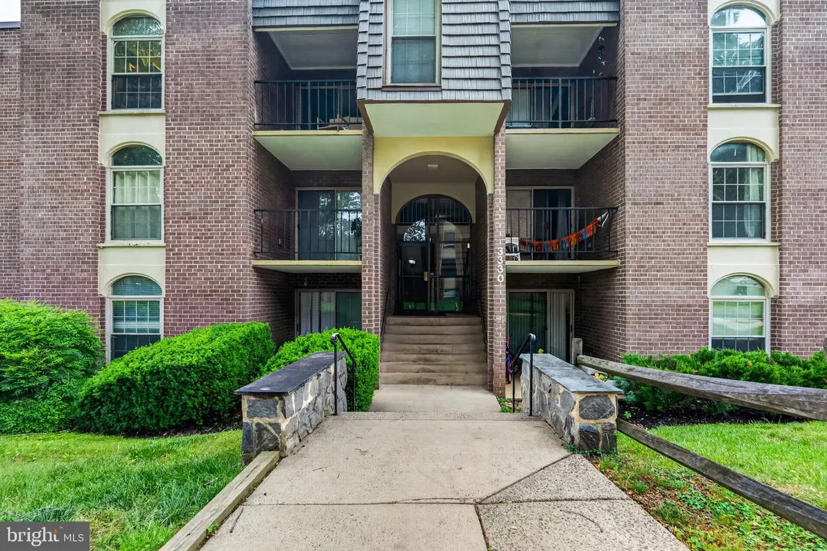 3330 Woodburn Village Dr #33, Annandale, VA 22003 - #1