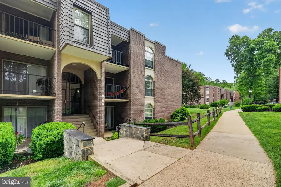 3330 Woodburn Village Dr #33, Annandale, VA 22003 - #3