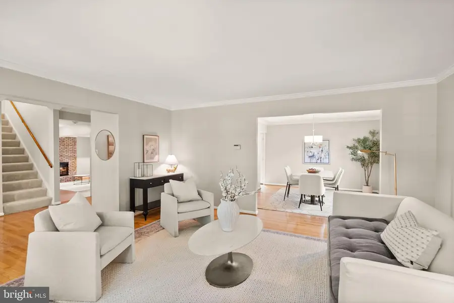 8906 Tailcoat Ct, Springfield, VA 22153 - #2