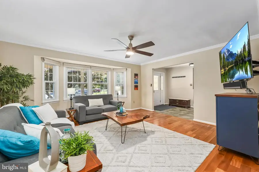 9217 Rockefeller Ln, Springfield, VA 22153 - #3