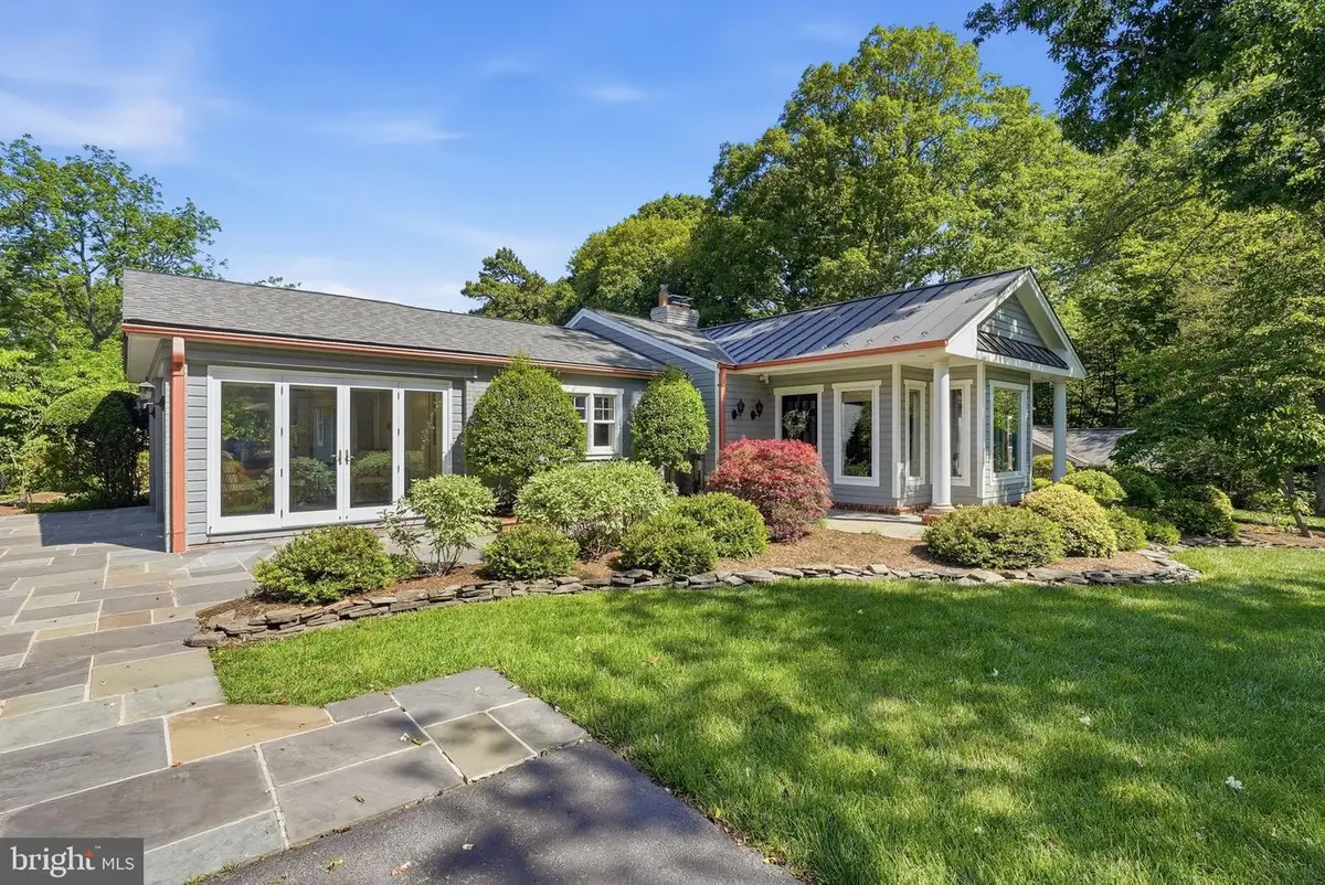 11744 Stuart Mill Rd, Oakton, VA 22124 - #1