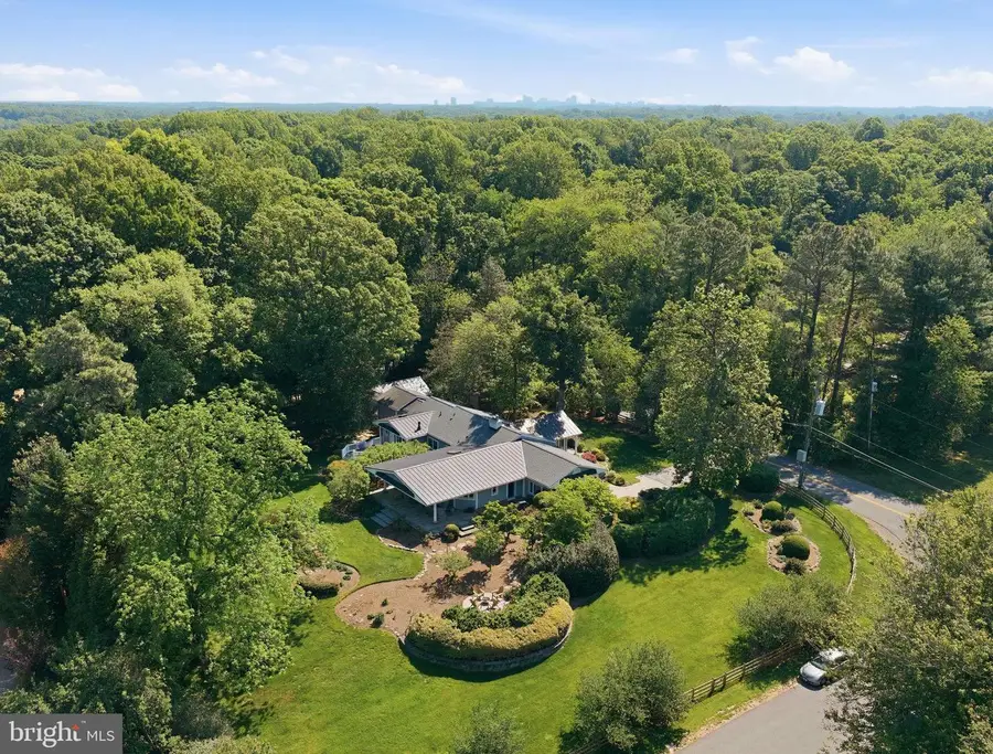 11744 Stuart Mill Rd, Oakton, VA 22124 - #3