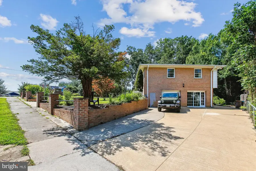 7108 Waldorf Ln, Falls Church, VA 22046 - #3