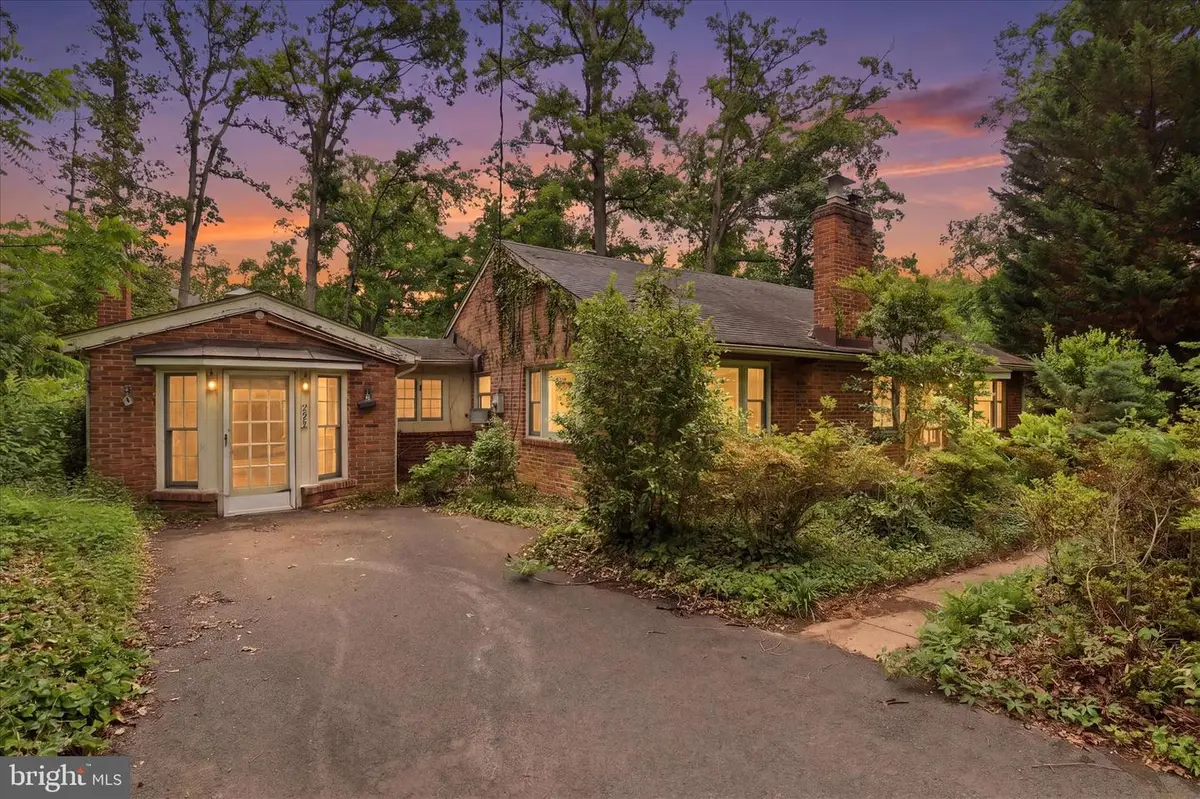 7613 Fort Hunt Rd, Alexandria, VA 22308 - #1