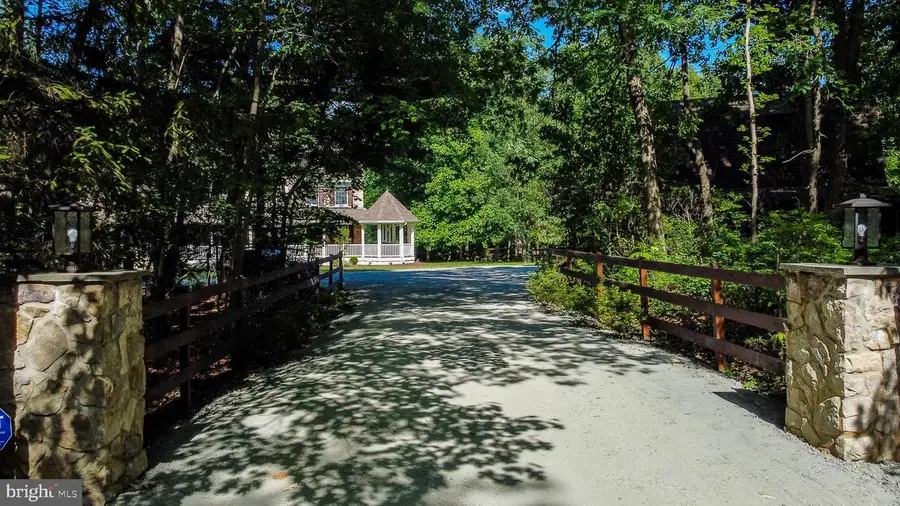 813 Blacks Hill Rd, Great Falls, VA 22066 - #2