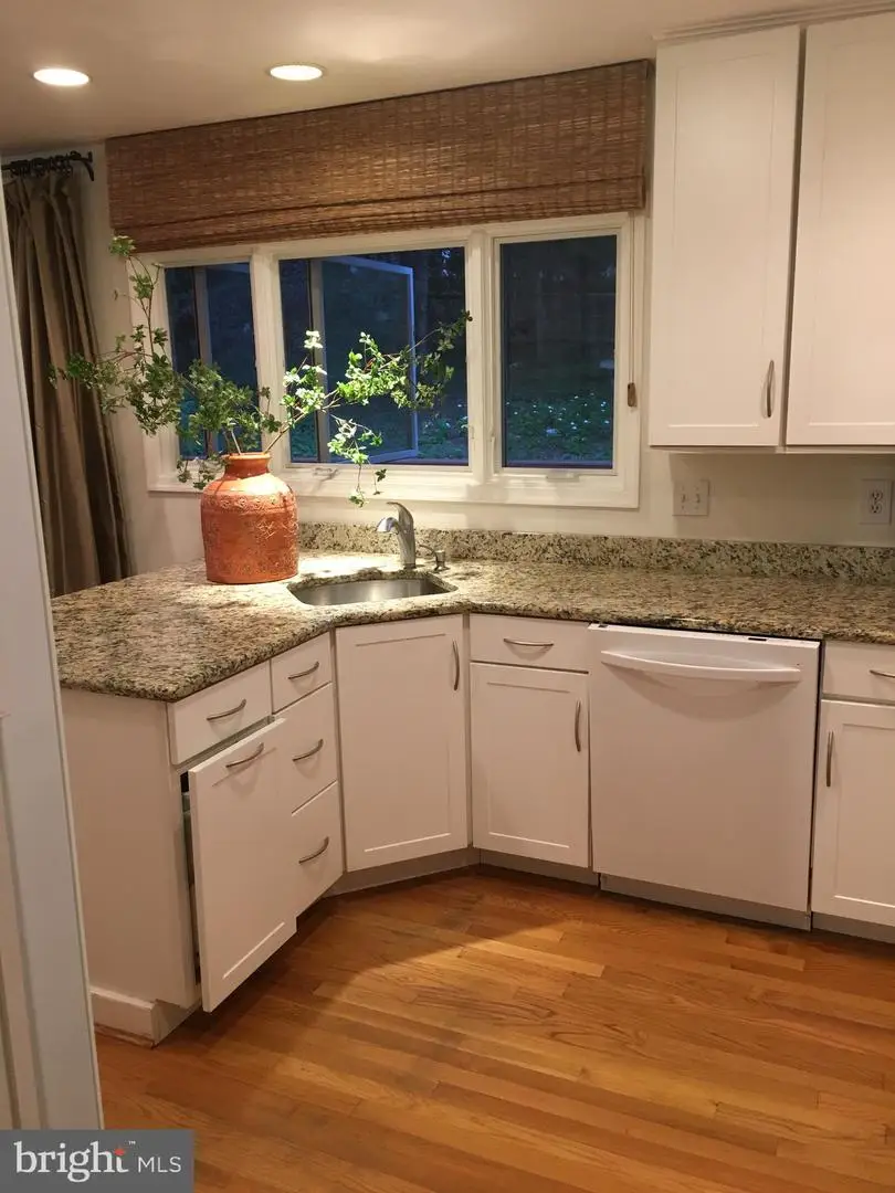 1713 Pine Valley Dr, Vienna, VA 22182 - #3