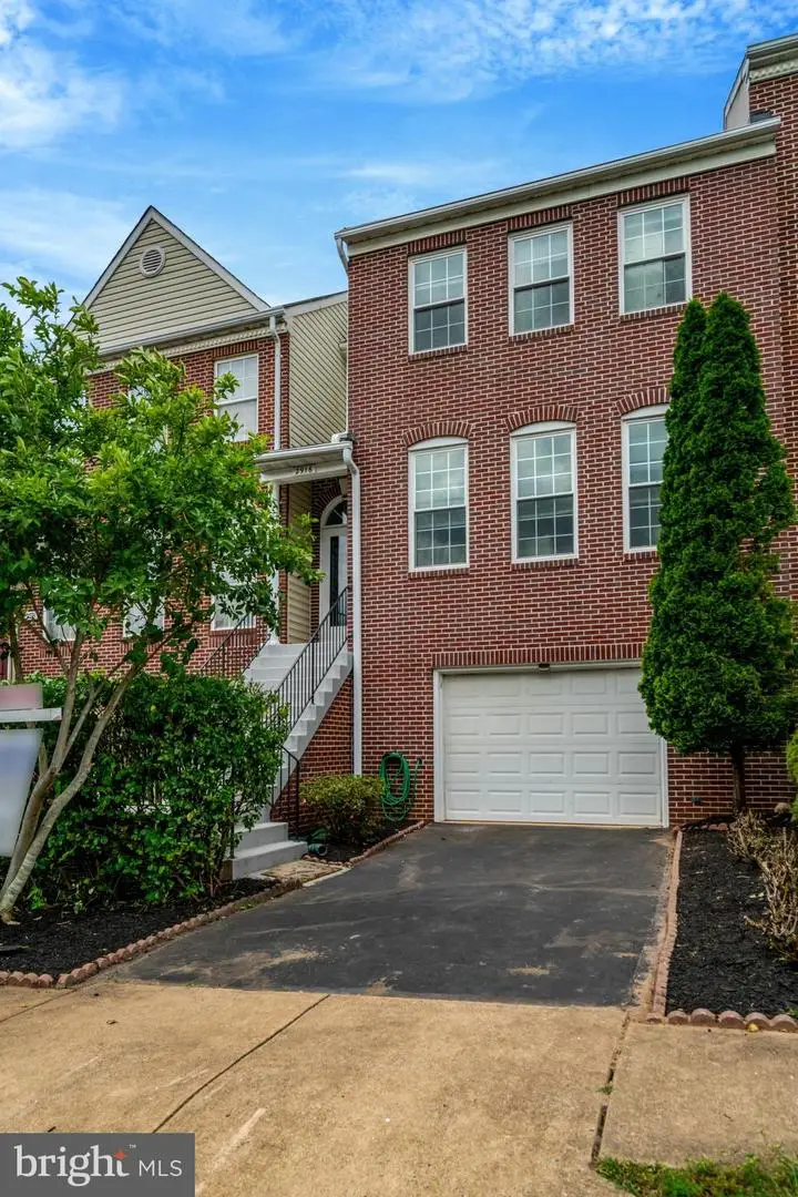 2916 Mainstone Dr, Fairfax, VA 22031 - #1
