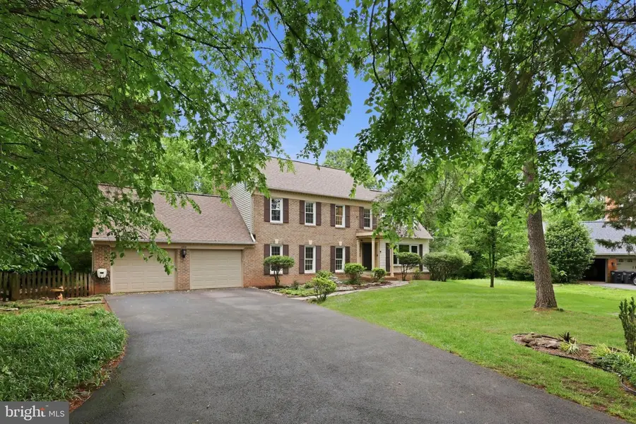 11913 Holly Spring Dr, Great Falls, VA 22066 - #2