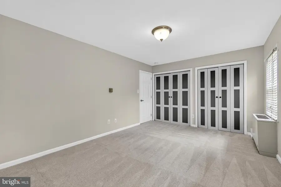 3334 Spring Ln #b-30, Falls Church, VA 22041 - #3