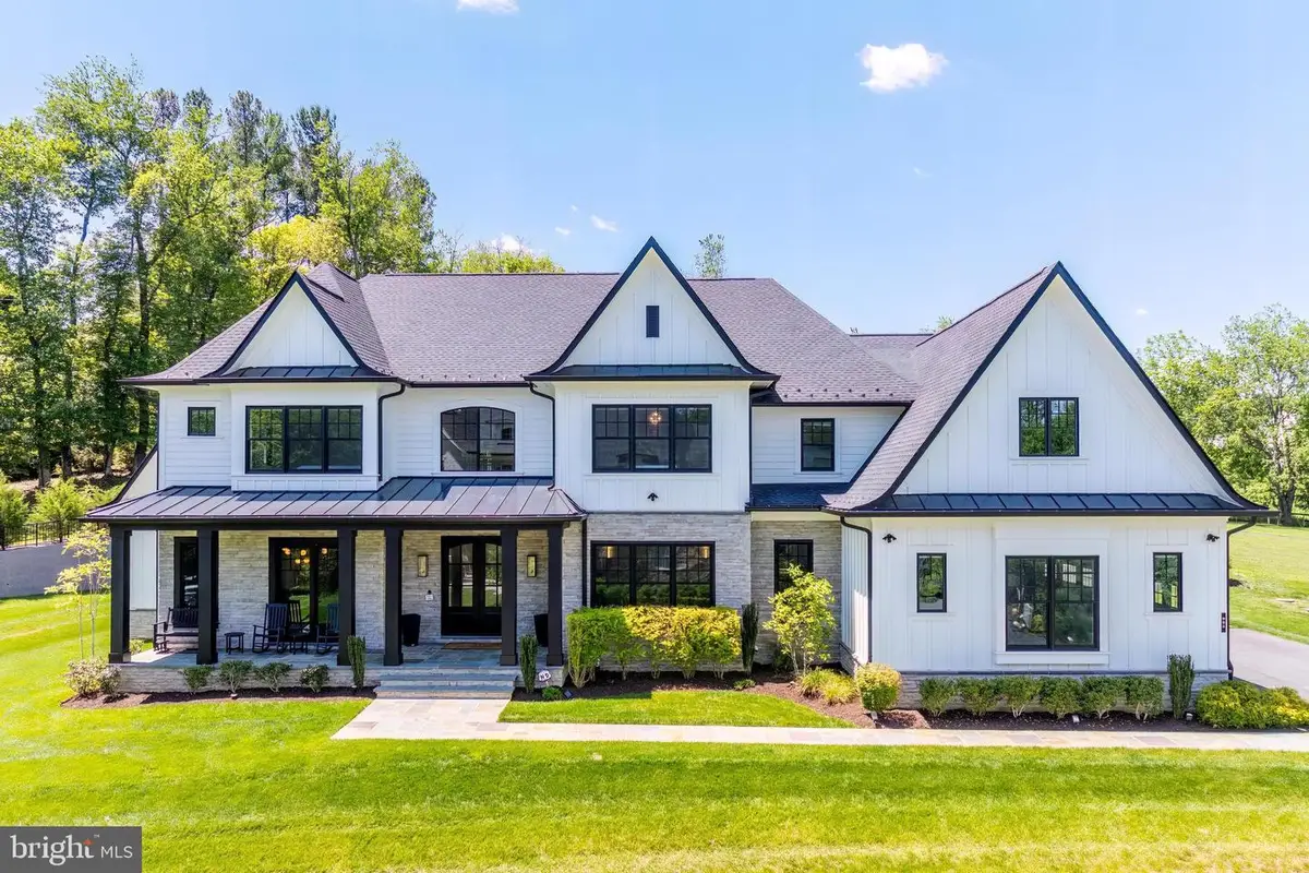 952 Walker Rd, Great Falls, VA 22066 - #1