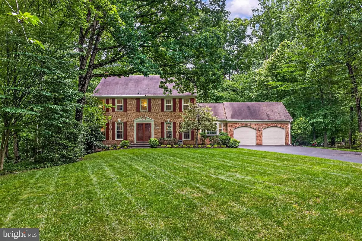 6042 Makely Dr, Fairfax Station, VA 22039 - #1