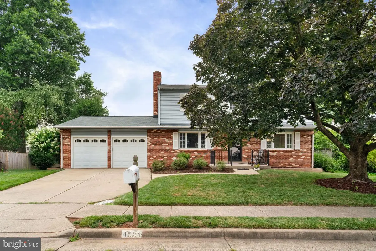4084 Braxton Rd, Chantilly, VA 20151 - #1