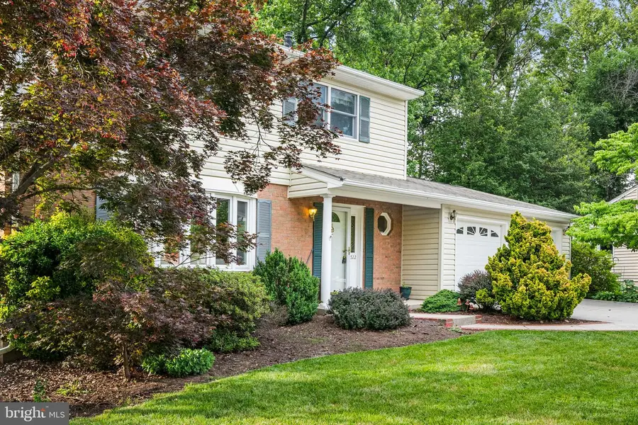 8522 Fairburn Dr, Springfield, VA 22152 - #2