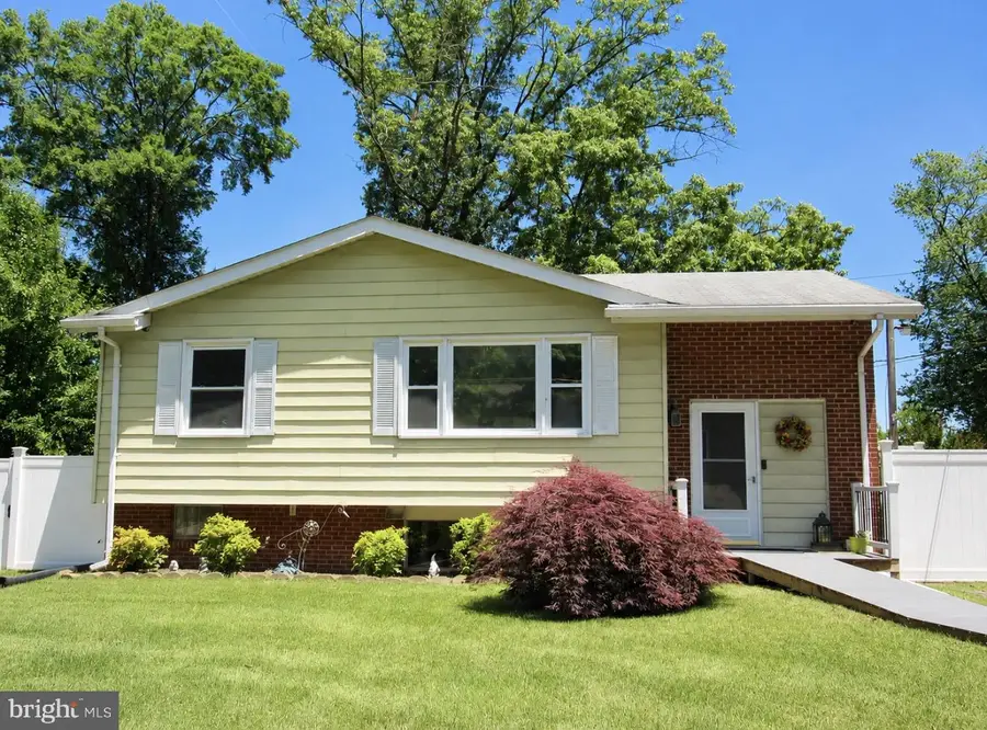 8909 Sylvania St, Lorton, VA 22079 - #2