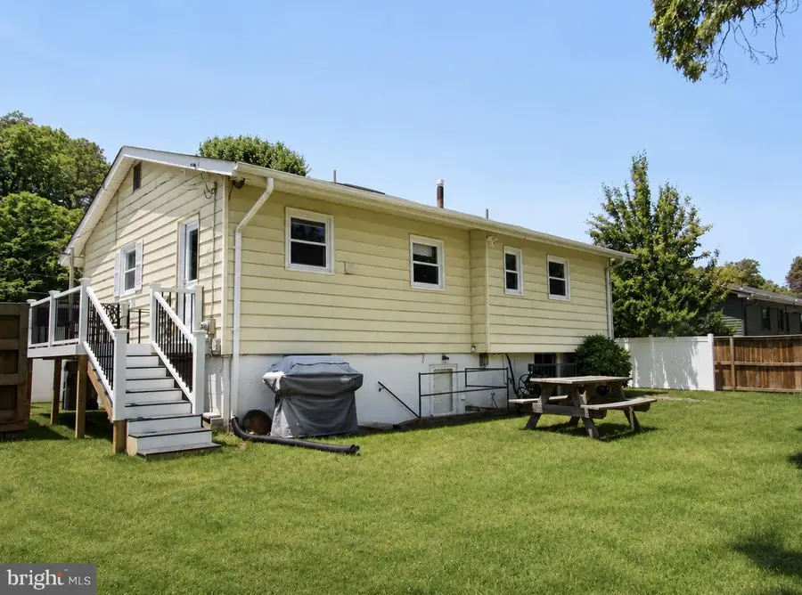 8909 Sylvania St, Lorton, VA 22079 - #3